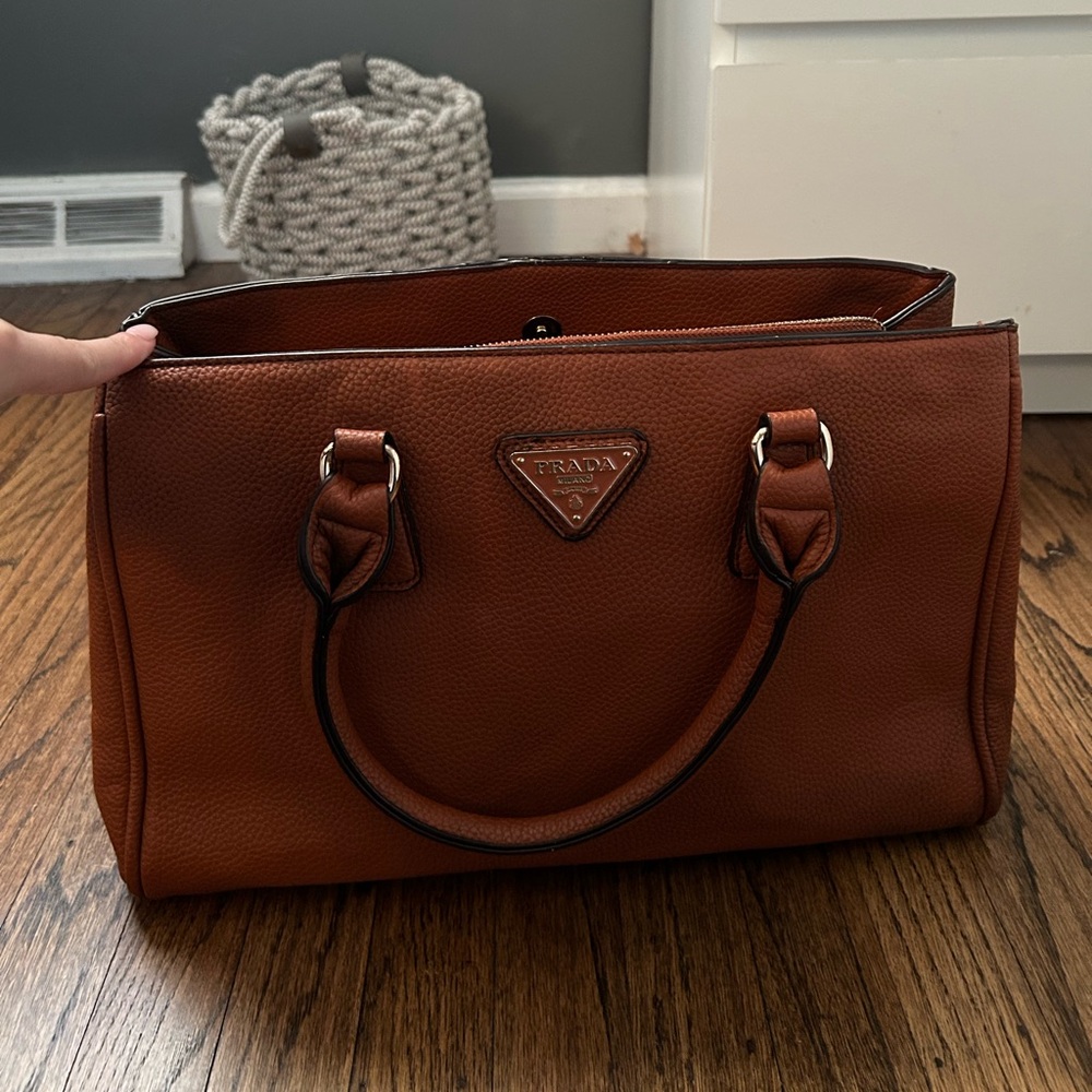 Prada Bag
Galleria leather handbag - Picture 1 of 4